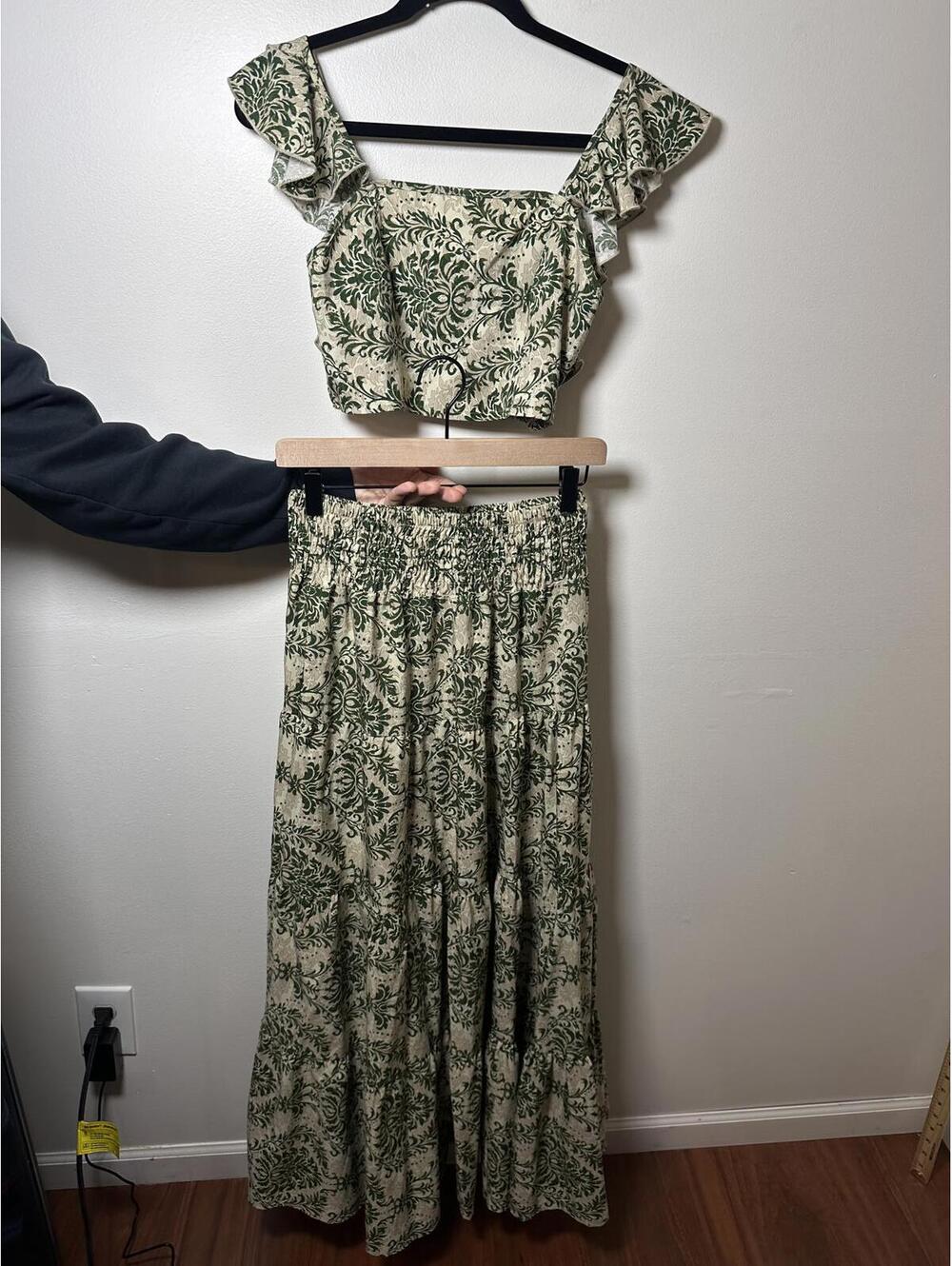 SHEIN Green and Cream Floral Print Two-Piece Set - Size S - Picture 2 of 3
